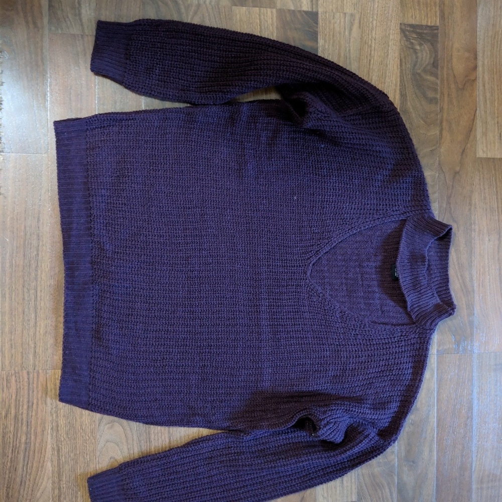 Sassy front cutout sweater with choker size S.